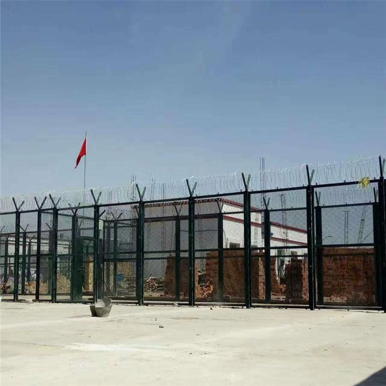 北京監(jiān)獄鋼板網式鋼網墻